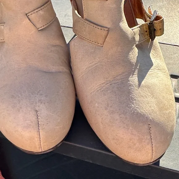 John Fluevog Cream Multi-Buckle Heels Pindowns Farrah - Picture 3 of 7